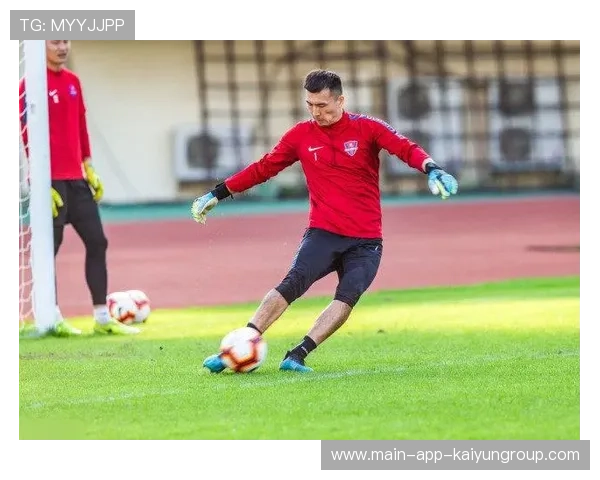 中超边路速度与突破训练:提高球员突破能力的关键训练方法 中超边路速度与突破训练:提高球员突破能力的关键训练方法